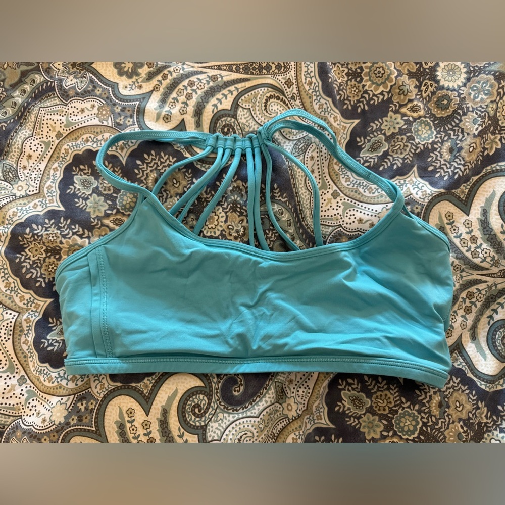 Lululemon women’s sports bra